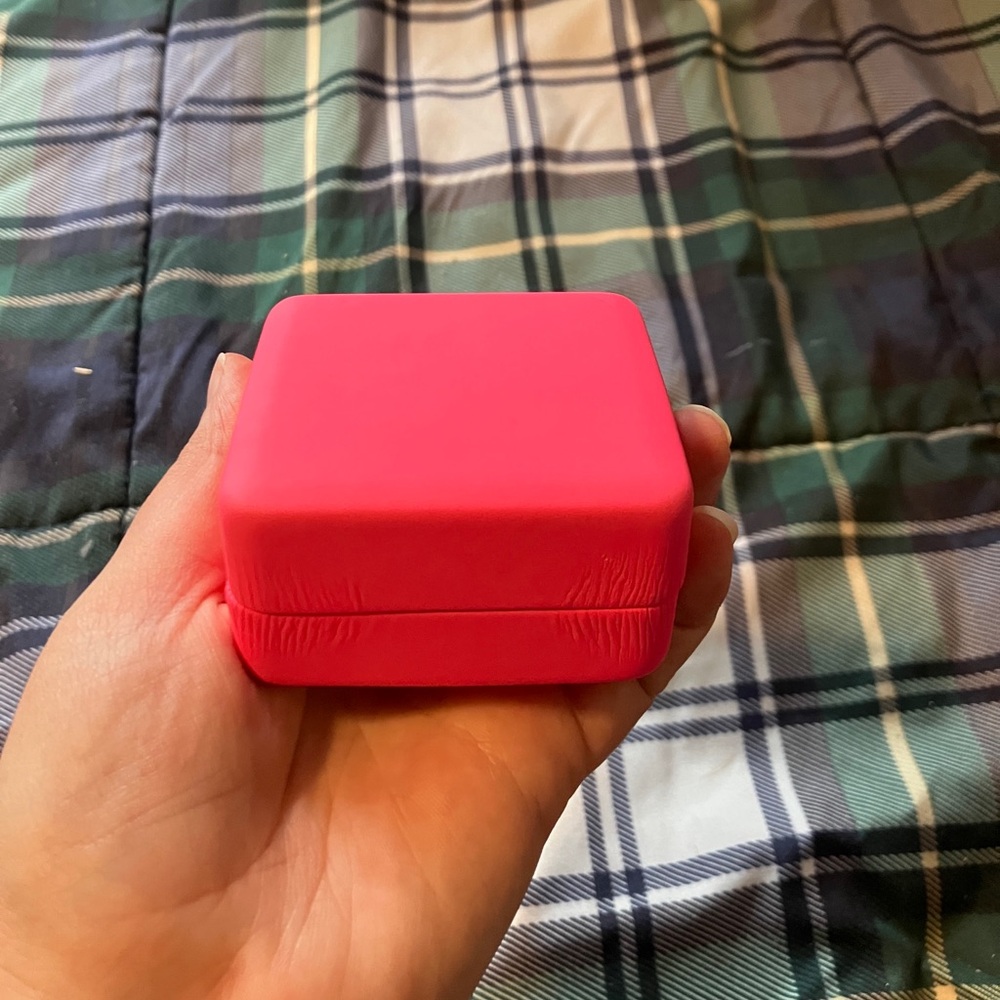 H Initial necklace - Picture 2 of 5